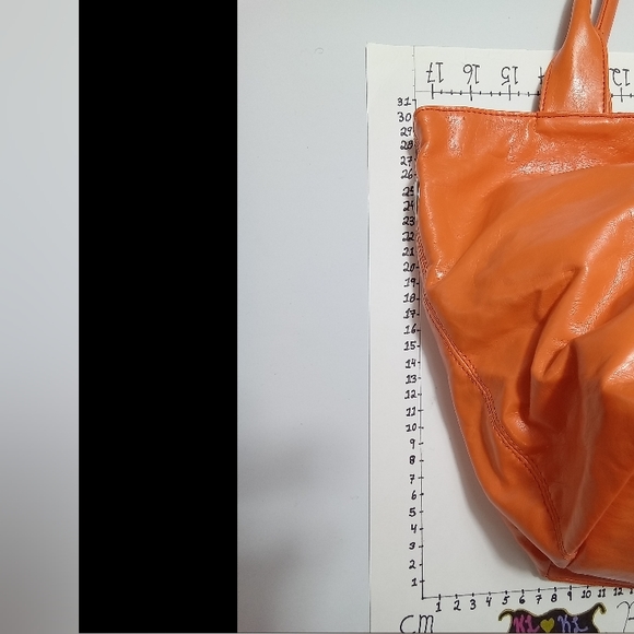 New. Stunning vibrant orange bag with floral lining. Matching wrist wallet . - Picture 2 of 4